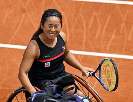 　車いすの部女子シングルス準決勝で敗れた上地結衣＝パリ（共同）