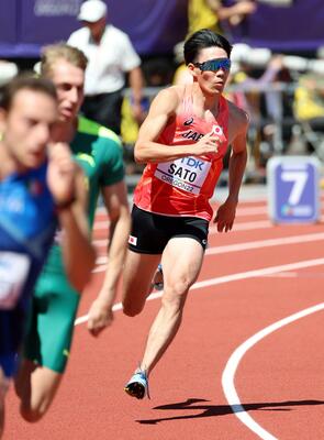 世界陸上の男子４００メートル予選で力走する佐藤風雅＝７月21日、米国オレゴン州