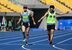 陸上800メートルで優勝した加治佐（左）と伴走者の豊島＝30日午前11時30分、宇都宮市のカンセキスタジアムとちぎ