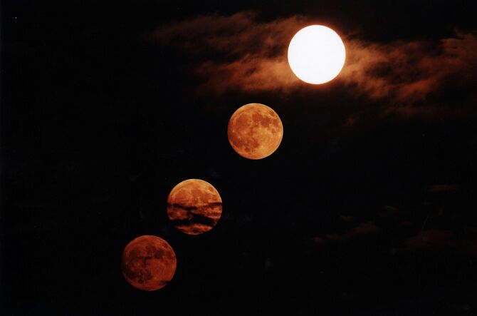 「時と共に動く満月」松久勲（宇都宮）