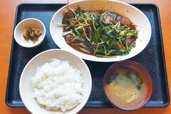 きぬや食堂　ニラレバ定食