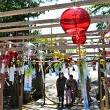 涼やかな音色を境内で　大田原・光丸山法輪寺の風鈴祭り　色とりどり300個が一堂に