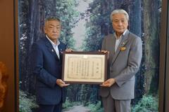 日光杉並木保護 県に１０万円寄付