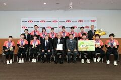 卓球日本代表選手１０名が全農を訪問