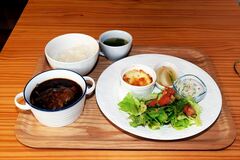 【食べた？】ほっとする味と空間　シチューハンバーグ　カフェ ヒュッゲ（矢板）