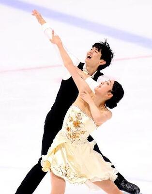 アイスダンスフリー 演技する櫛田育良(手前)、島田高志郎組=東京辰巳アイスアリーナ