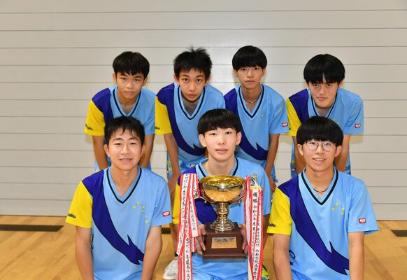 卓球男子団体優勝の青藍泰斗