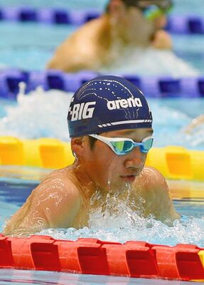 男子100メートル平泳ぎ５、６年　１分21秒23で優勝した小野（Ｆ－ＢＩＧ）
