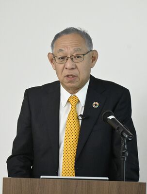 決算説明会に臨む渡部社長=14日午後、東京都