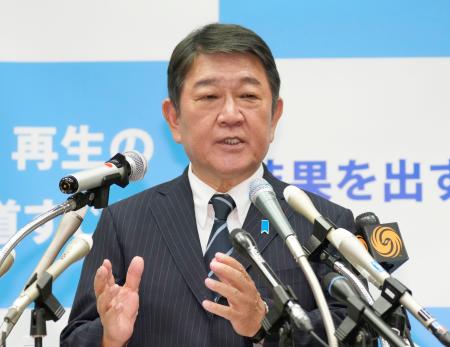 　記者会見で、自民党総裁選への立候補を正式に表明する茂木前幹事長＝１０日午後、国会