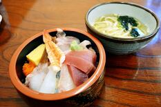 【グルメ探訪】味、量とも満足“宝石箱”　ちらし　らんか寿司（佐野）
