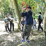 自然を見る、聞く、楽しむ　小山・ふるさとの森で親子催し　15組が参加