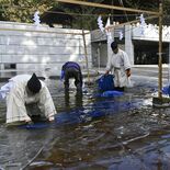寒ざらしそば「権現水」で甘み強く　日光東照宮・洗心池で仕込み作業