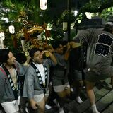 勇壮に石段登る　伝統行事「親子みこし対面」　威勢よい姿に圧倒　宇都宮で天王祭