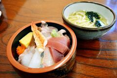 【グルメ探訪】味、量とも満足“宝石箱”　ちらし　らんか寿司（佐野）
