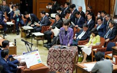 【衆院予算委】党首の直接対決、すれ違い