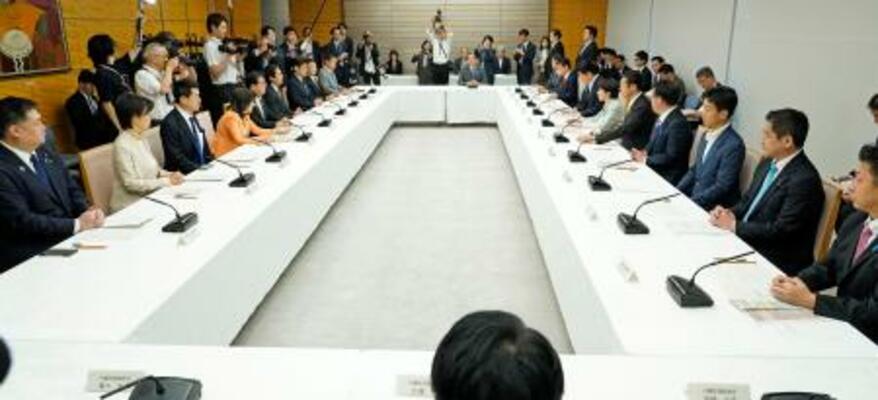 首相官邸で開かれたこども政策推進会議=9日午前