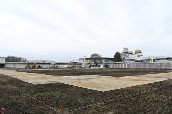 新工場２棟を建設する栃木ニコンの敷地＝７日午前、大田原市