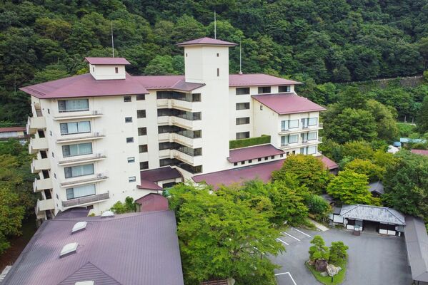 大江戸温泉物語ホテルズ＆リゾーツが取得した旧「星野リゾート　界　川治」の施設（同社提供）