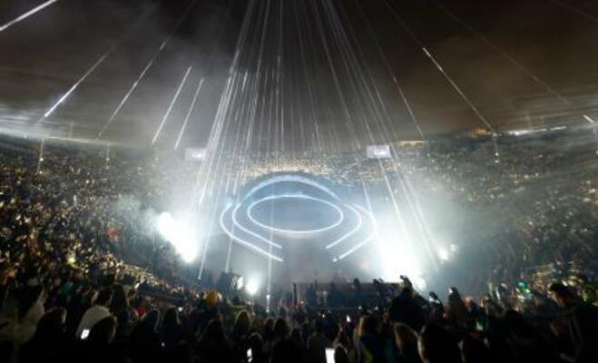 　イタリアの世界遺産ベローナ市街にある円形闘技場で始まったミラノ・コルティナ冬季パラリンピックの開会式＝６日（共同）