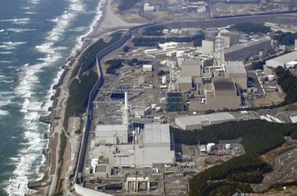 　中部電力浜岡原発＝３月、静岡県御前崎市（共同通信社ヘリから）