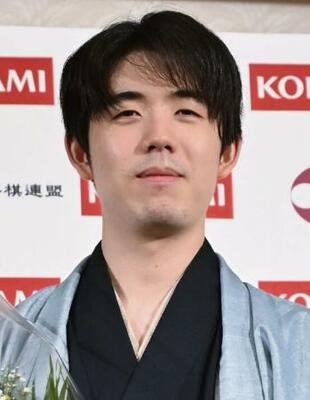　藤井聡太六冠
