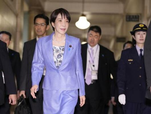 参院予算委に向かう高市早苗首相=2026年4月27日、国会