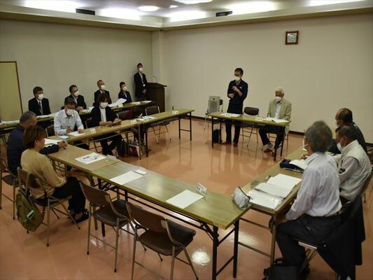住民が部屋小の今後の在り方について意見を交わした検討会議の初会合
