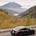 奥日光で紅葉見頃　秋色の山肌、観光客を魅了