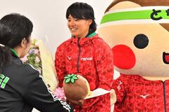 功績たたえ県など感謝状