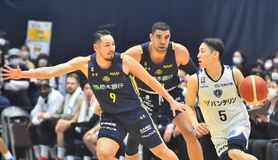 残り0.5秒の３点シュートに沈む　横浜ＢＣに連敗したブレックス