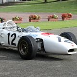 真岡の街中をF1カーが駆け抜ける 25日、「真工通り」命名祈念で企画 展示と記念撮影も