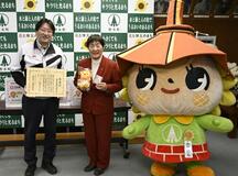 新小学生向けに反射材を寄贈