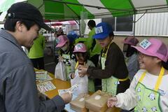 小学生栽培のコメ即完売