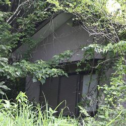 自宅に遺体遺棄疑いの男逮捕 数年経過か、今市署