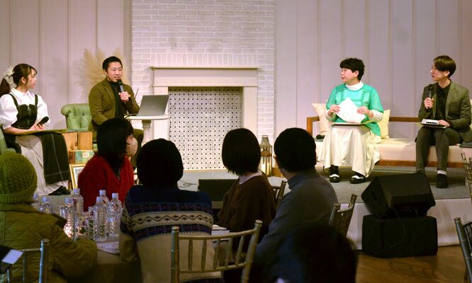 大島さん（右から２人目）らが出演した「20代のミライｆｅｓ！」
