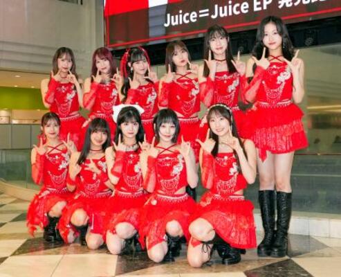 　ポーズをとる「Ｊｕｉｃｅ＝Ｊｕｉｃｅ」＝東京都豊島区