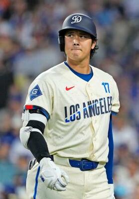 オリオールズ戦の4回、空振り三振に倒れたドジャース・大谷=ロサンゼルス(共同)
