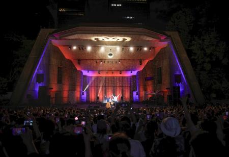 東京・日比谷公園大音楽堂で開かれたハンバートハンバートの公演(後藤渉氏撮影)