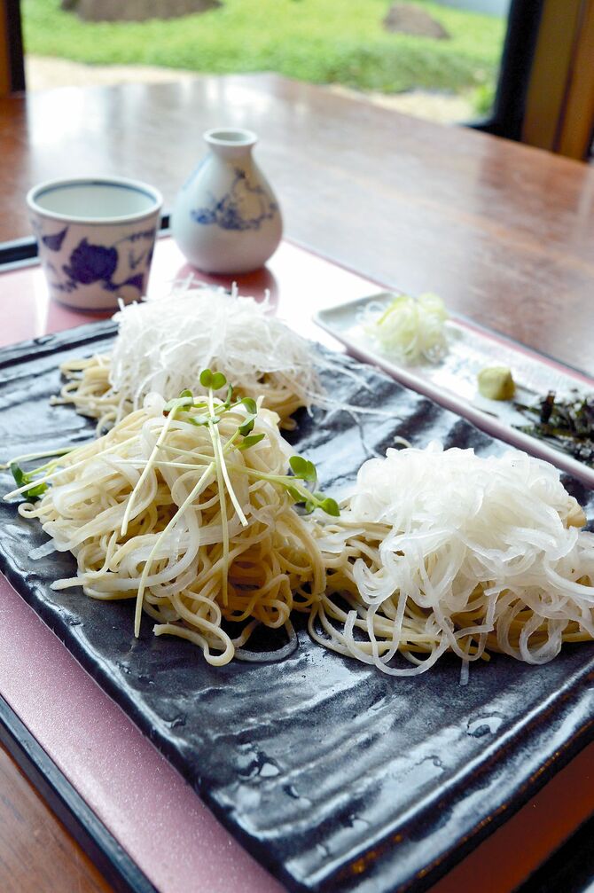 3種類の食べ方が一度に楽しめる「大根そば」