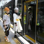 コスプレ姿でLRT乗車　ライトキューブ宇都宮でミヤテラコス