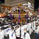 夜の市街地にみこしずらり　宇都宮二荒山神社で春渡祭　縁起物の焚き上げ無…