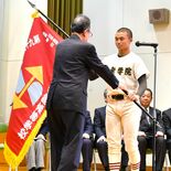 センバツ出場の作新　高校で旗授与式と壮行会　「感動と勇気を与える」と主将