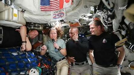 オリオン宇宙飛行士が記者会見