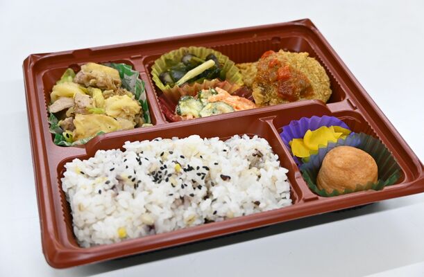ヘルシーな「日替わりデラックス弁当」