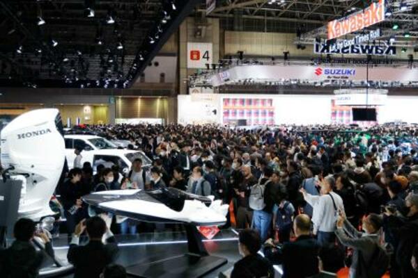 東京ビッグサイトで始まった「ジャパンモビリティショー」の一般公開=31日午後、東京都江東区