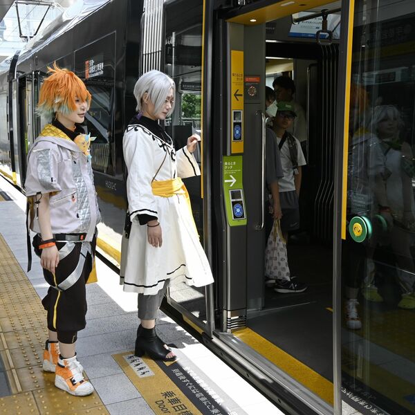 コスプレ姿でLRT乗車 ライトキューブ宇都宮でミヤテラコス｜県内