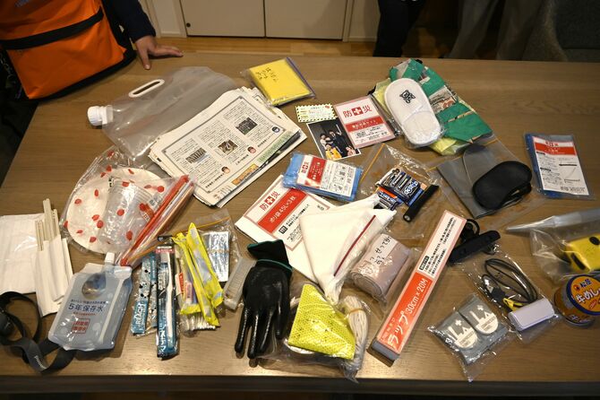 蒼さんの防災リュックの中身。母の由理さんは「背負う本人が中身を分かっているのが一番」と自主性を尊重しています