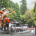 秋雨の中、人馬一体の妙技にどよめきや歓声　日光東照宮で流鏑馬神事