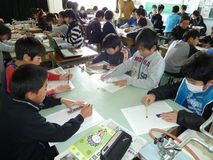 割り付けを練習／大田原市石上小５、６年生
